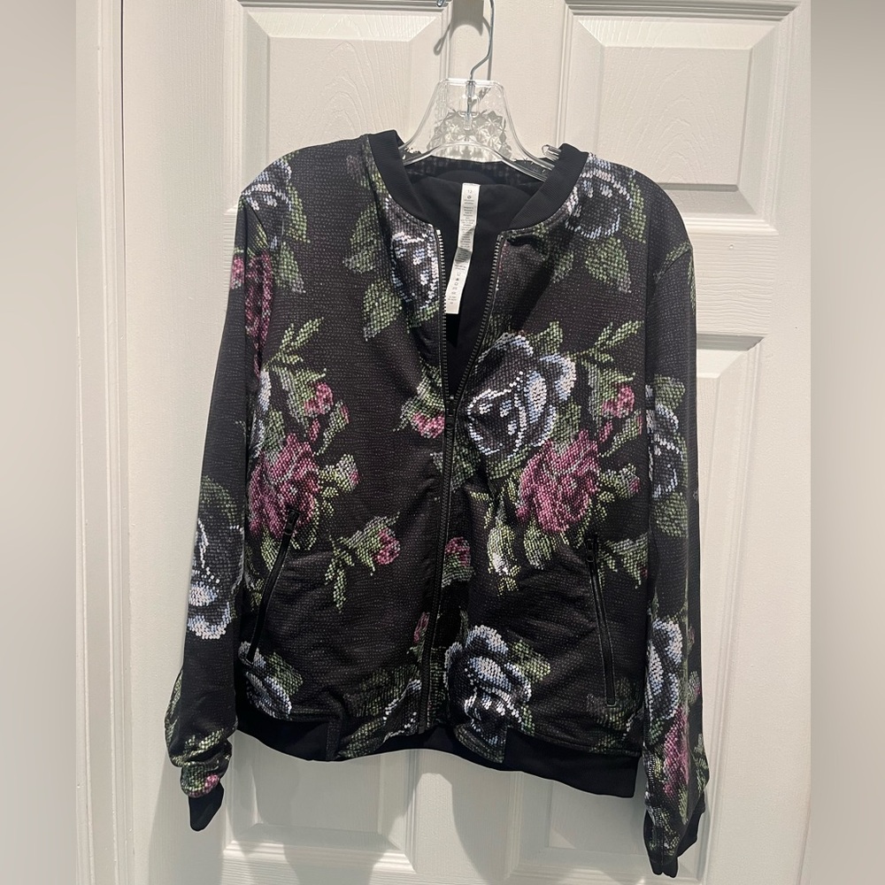 BNWT’S . Lululemon Party Bomb Jacket - Picture 4 of 8